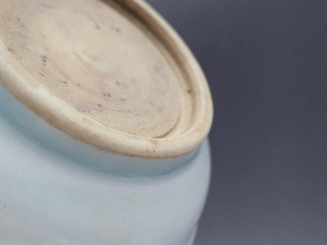 青白釉 陽透刻紋 蓋香炉 宋元時代 高さ約9.9cm