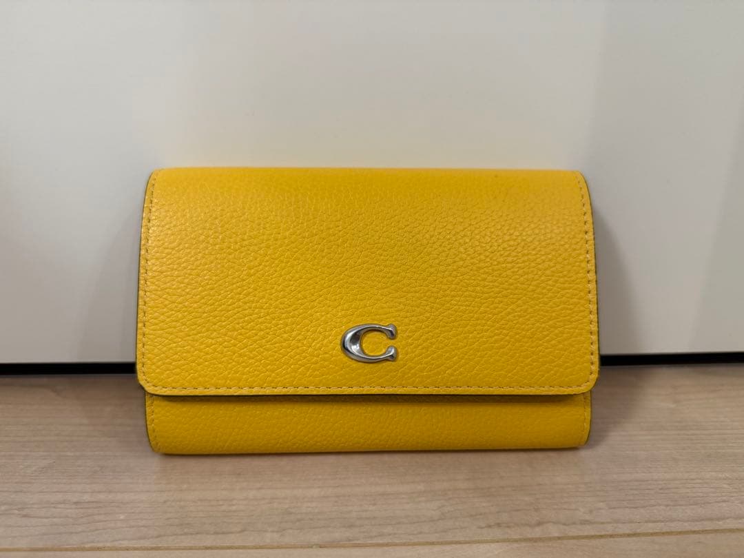 COACHコーチ三つ折り財布イエロー黄色ウォレット