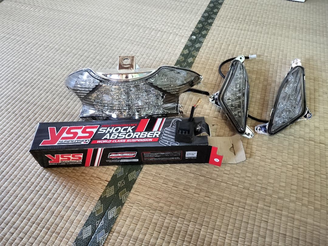 アドレスv125s　クリアテールランプ　クリアウインカー　ledリレー　セット品