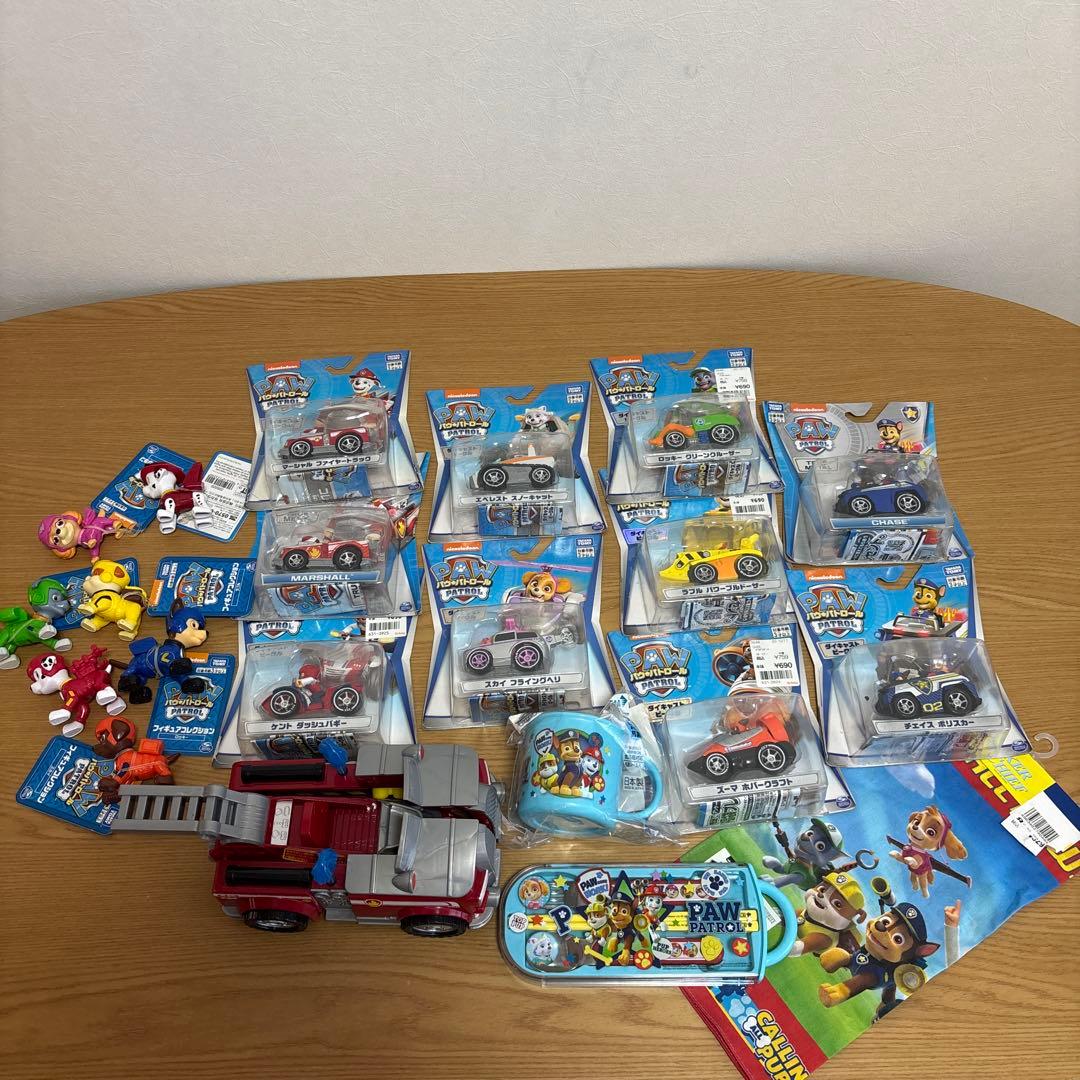 PAW Patrol フィギュアとミニカーセット