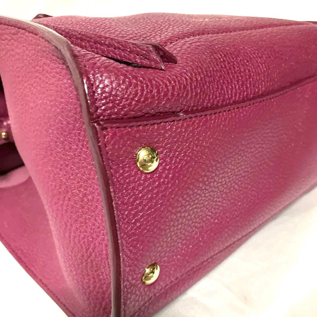 フェラガモ　イタリアンレザーハンドバッグ（バーガンディ）