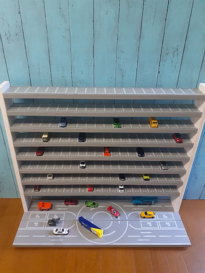 自作ミニカー収納棚9段168台ロータリー交差点付きトミカホットウィール