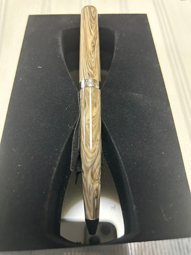 【新品・未使用】DELTA ボールペン インテッサ 　アイボリー