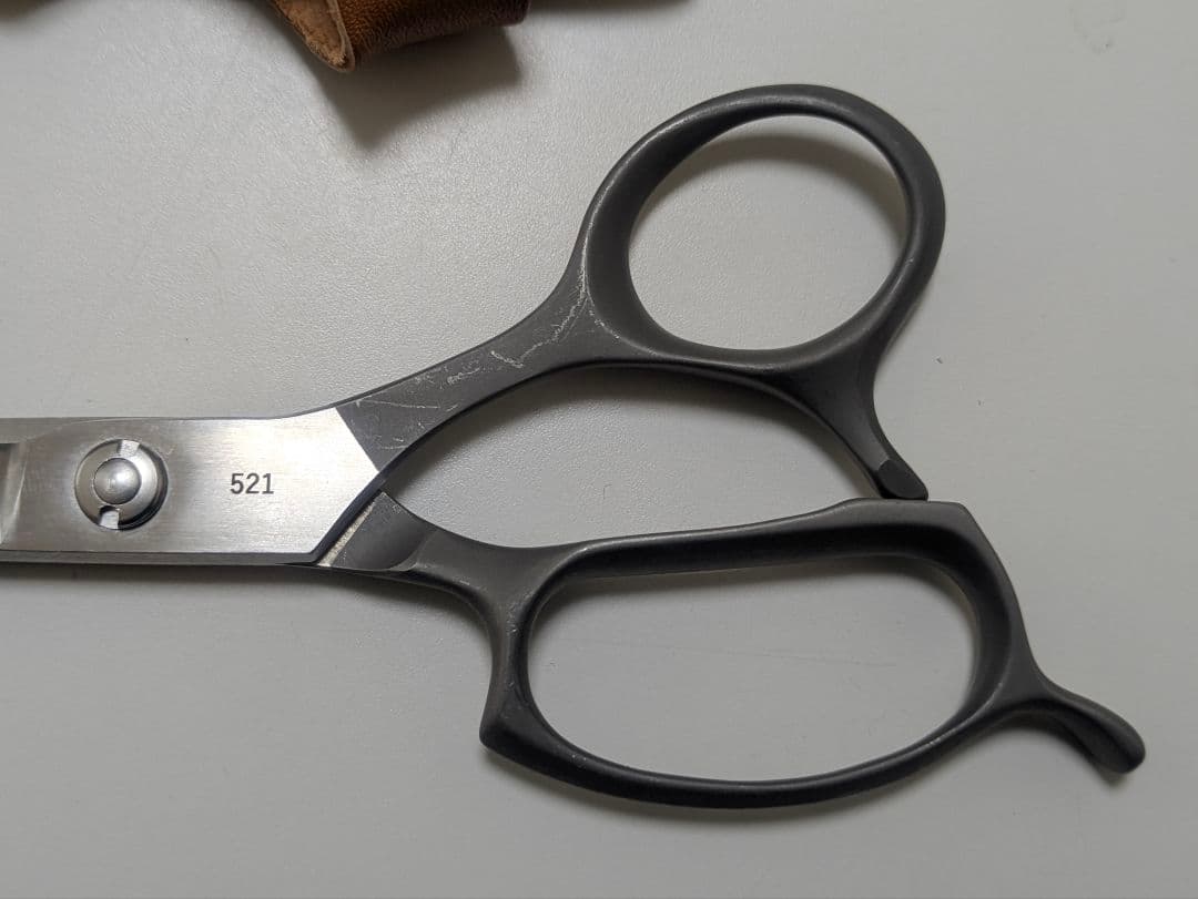 オールステンレスキッチン鋏 TOMO 521 レザーケース付き（燕三条カンダ）