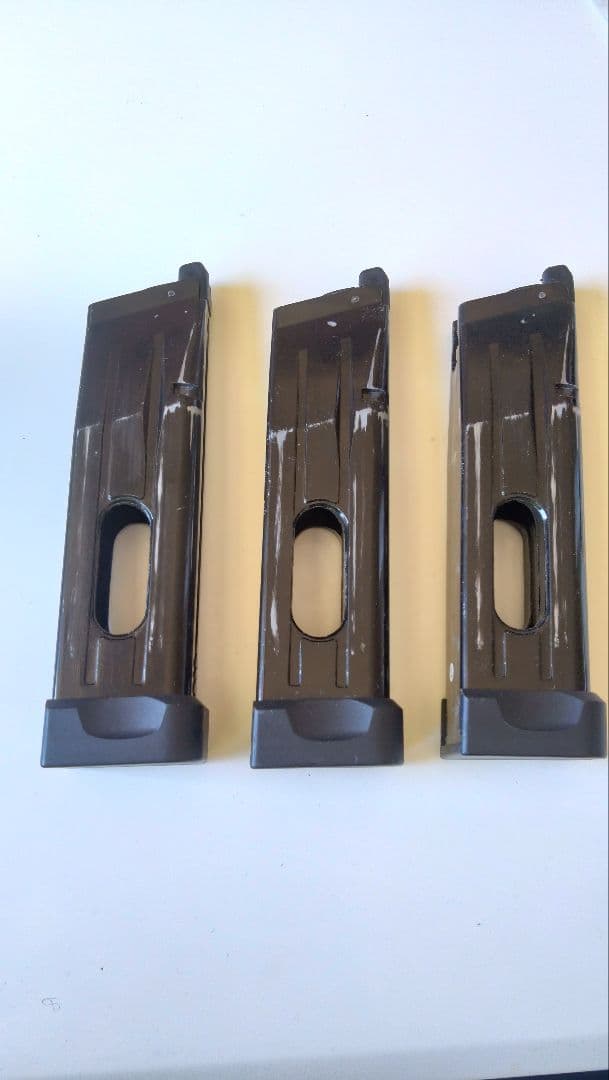 バトン、ハイキャパ用co2マガジン 3個セット、スタッカート本体付き（ジャンク)