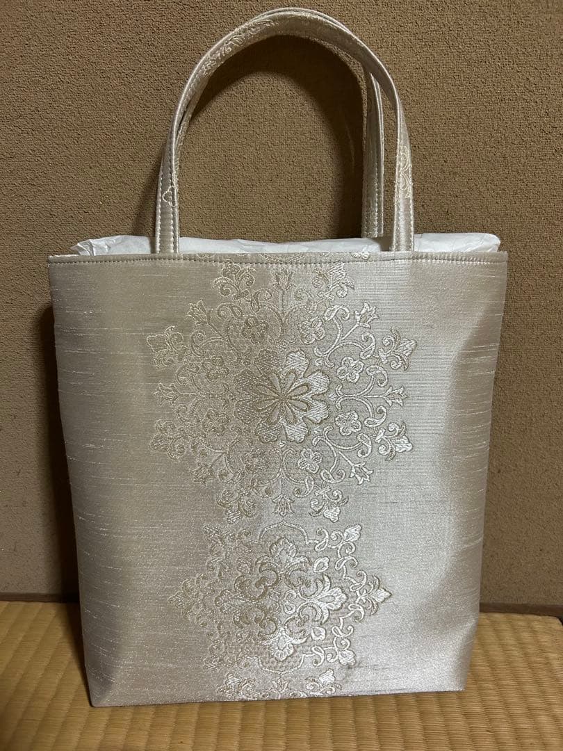 最終値下げ⭕️新品 神田胡蝶 華紋刺繍入りバック シルバー