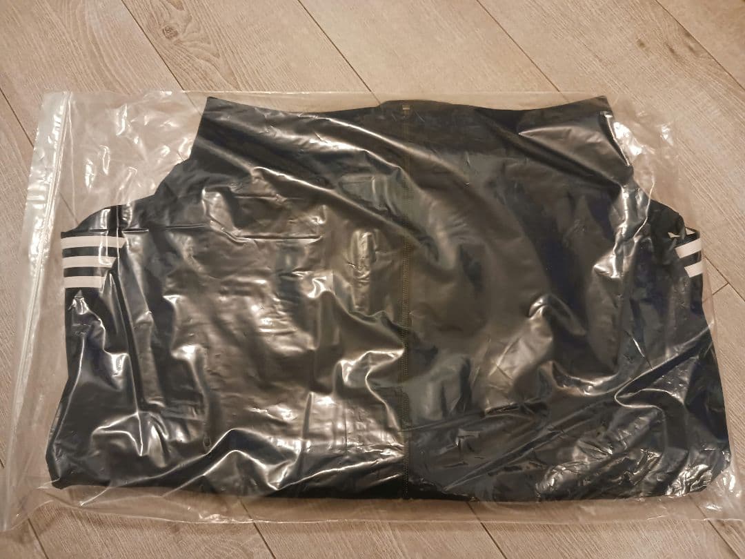 adidas oasis ジャケット 東京ライブ25 Mサイズ　新品未開封