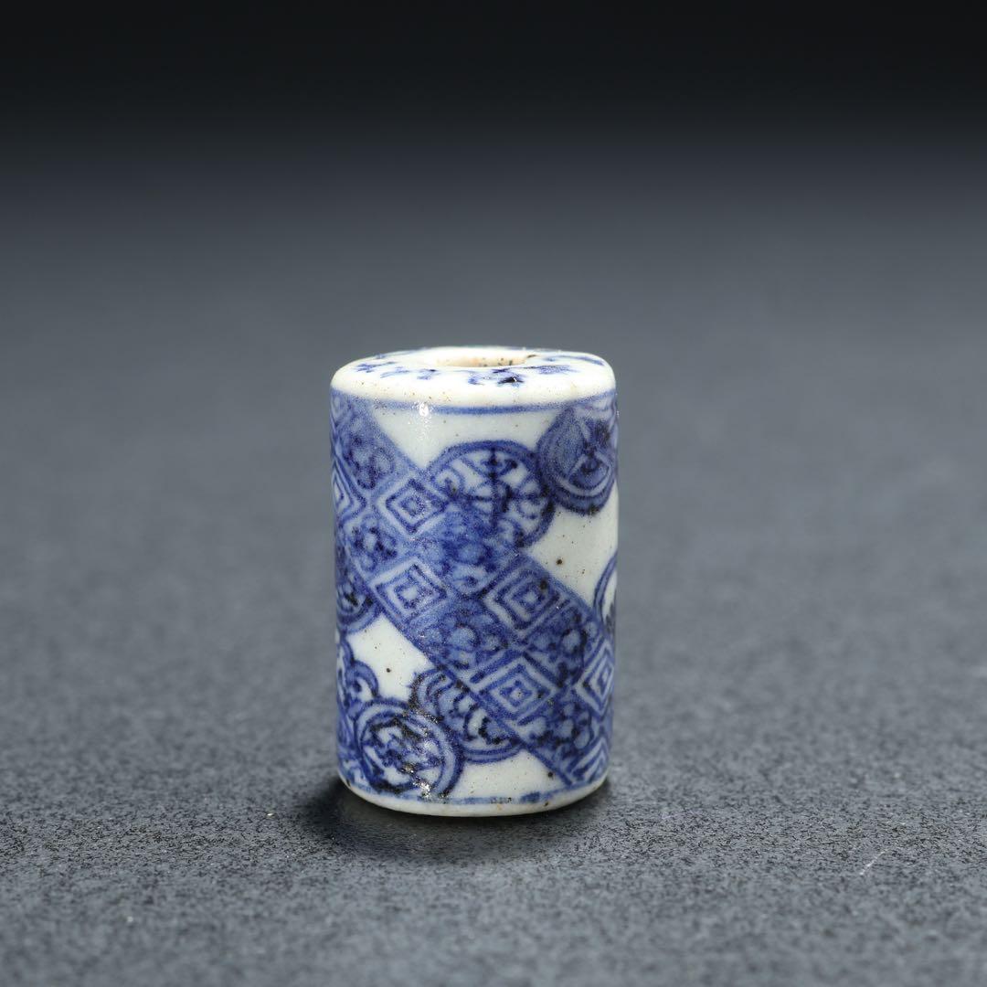 緒締玉　管玉形　染付家紋尽くし　陶磁器　骨董　R1432