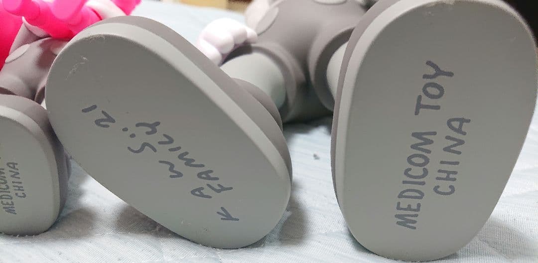 カウズ KAWS FAMILY PINK ファミリー 開封済み 中古品