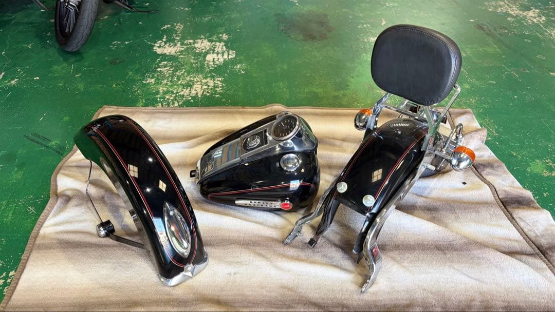 FLSTS 2001年式　キャブ車　外装一式　装飾品多数！