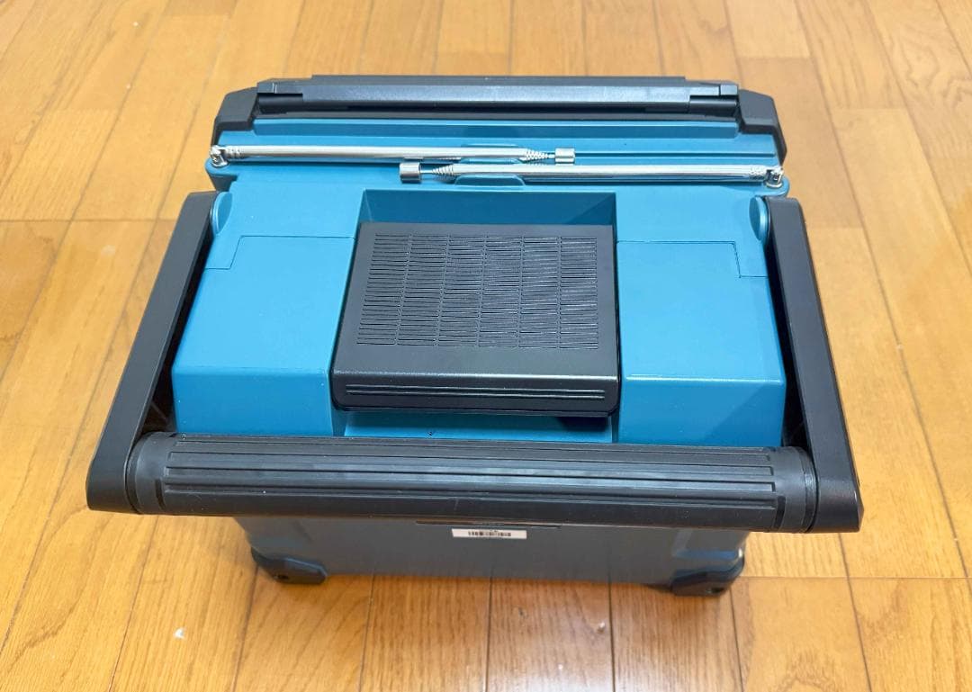 【なつ】マキタ 充電式ラジオ付 テレビ TV100