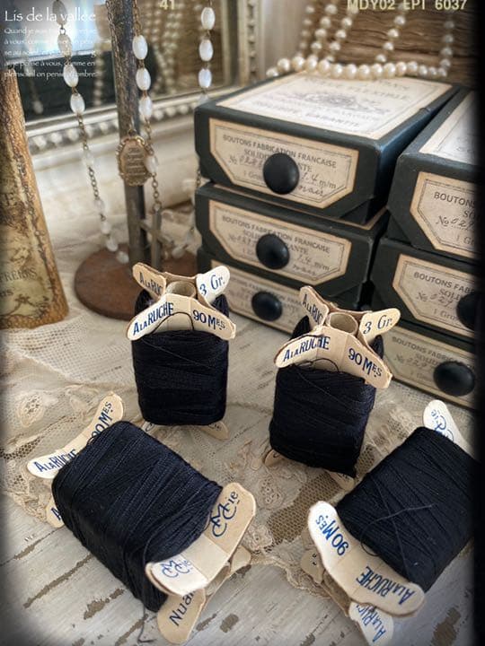 フランスアンティーク　立体糸巻き　noir.。.:⋈*