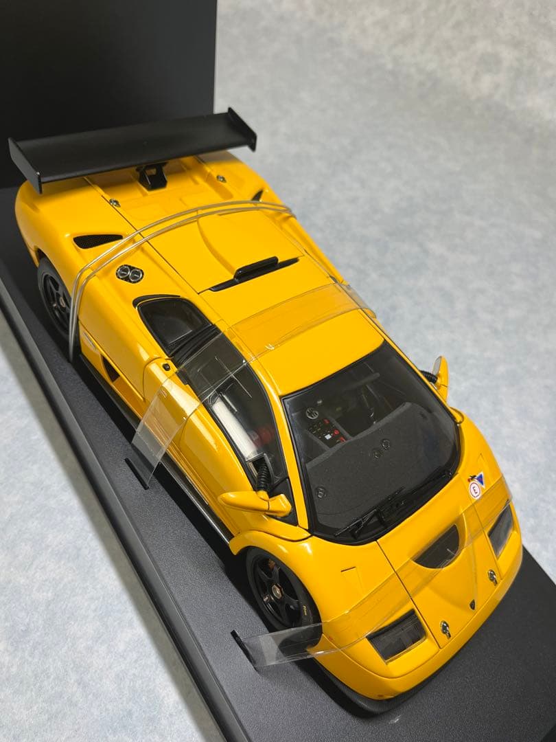 オートアート　ディアブロ　GTR スケール1/18 Diablo 黄色