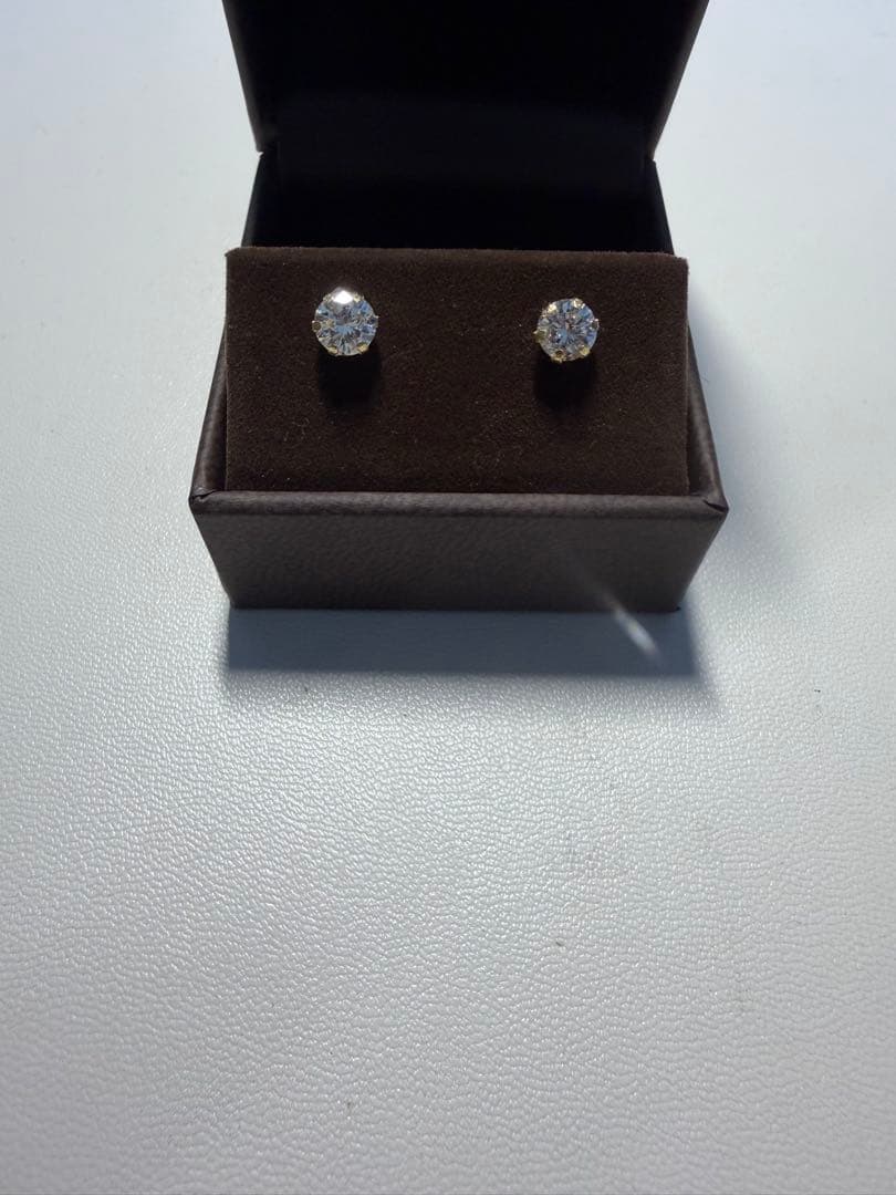 天然ダイヤモンドピアス 計0. 943ct 約1カラット 中央宝石