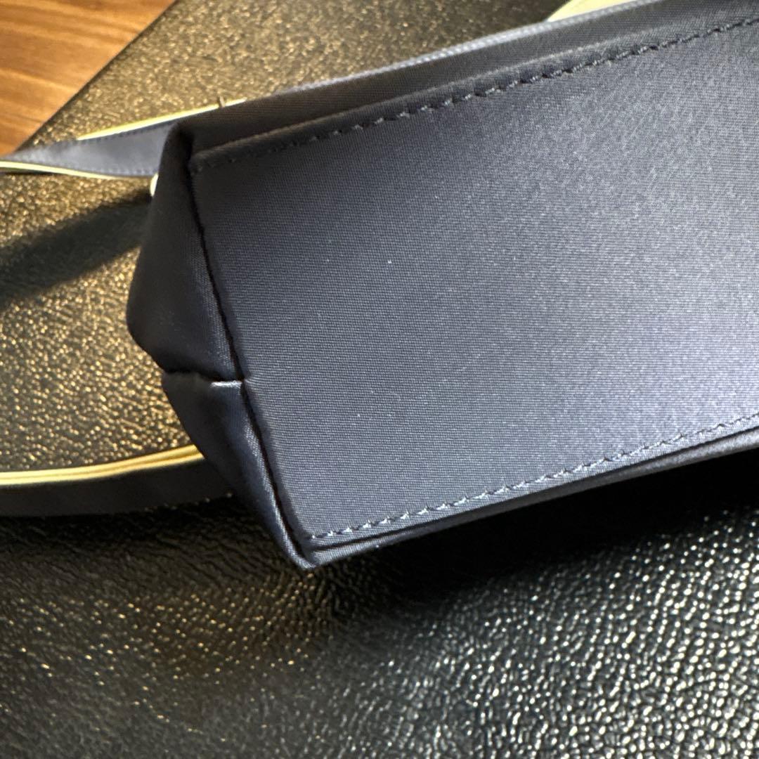 キタムラ　ナイロンショルダーバッグ　ネイビー