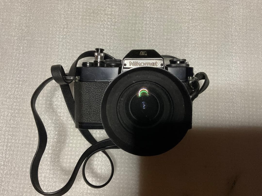 NIKOMAT・EL。一眼レフカメラ。ナショナルPE-32Sフラッシュ付き。