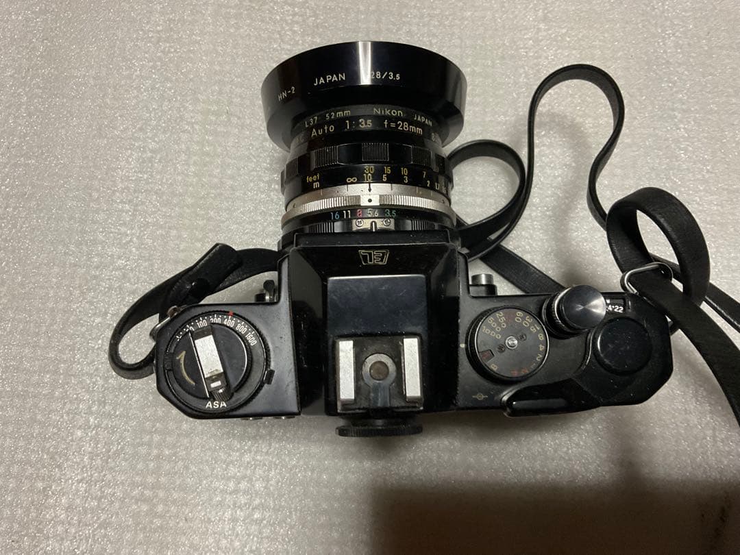 NIKOMAT・EL。一眼レフカメラ。ナショナルPE-32Sフラッシュ付き。