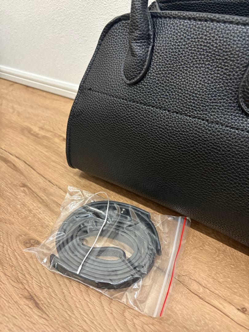 新品THE ROWロゴ付き バッグ ノベルティ マルゴー10 本革　黒