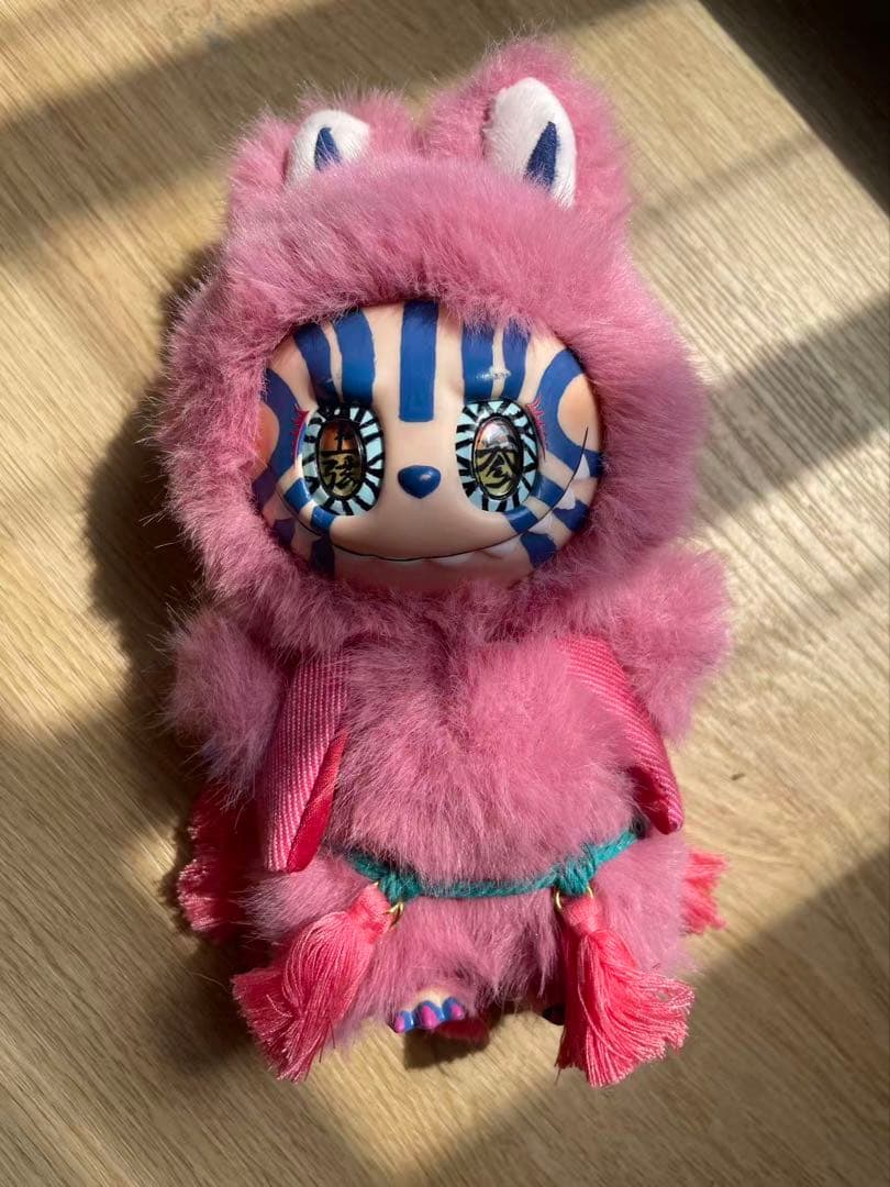 あかざ / Akaza手作りの Labubu