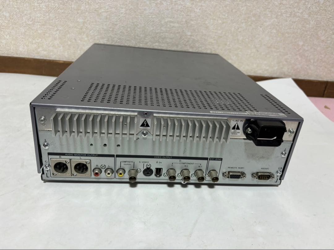 ジャンク SONY J-30 電源入りました。側面のネジ無し。再生できず。02