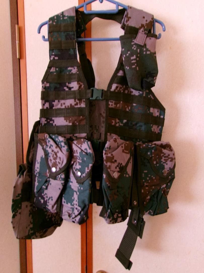 未使用　中国軍　06式　デジタル迷彩　タクティカルベスト　マガジンポーチ