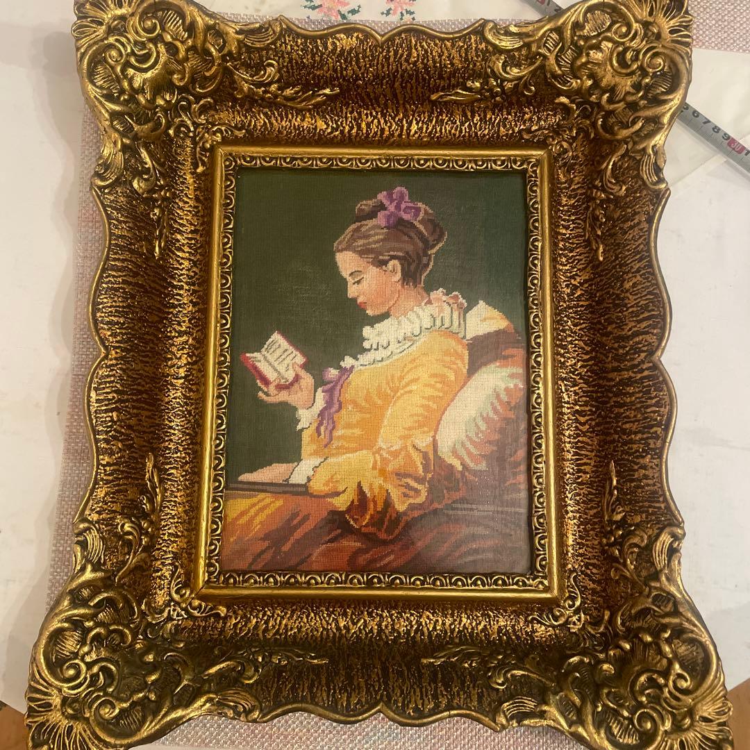 “読書する娘”の絵画 金色フレーム付き