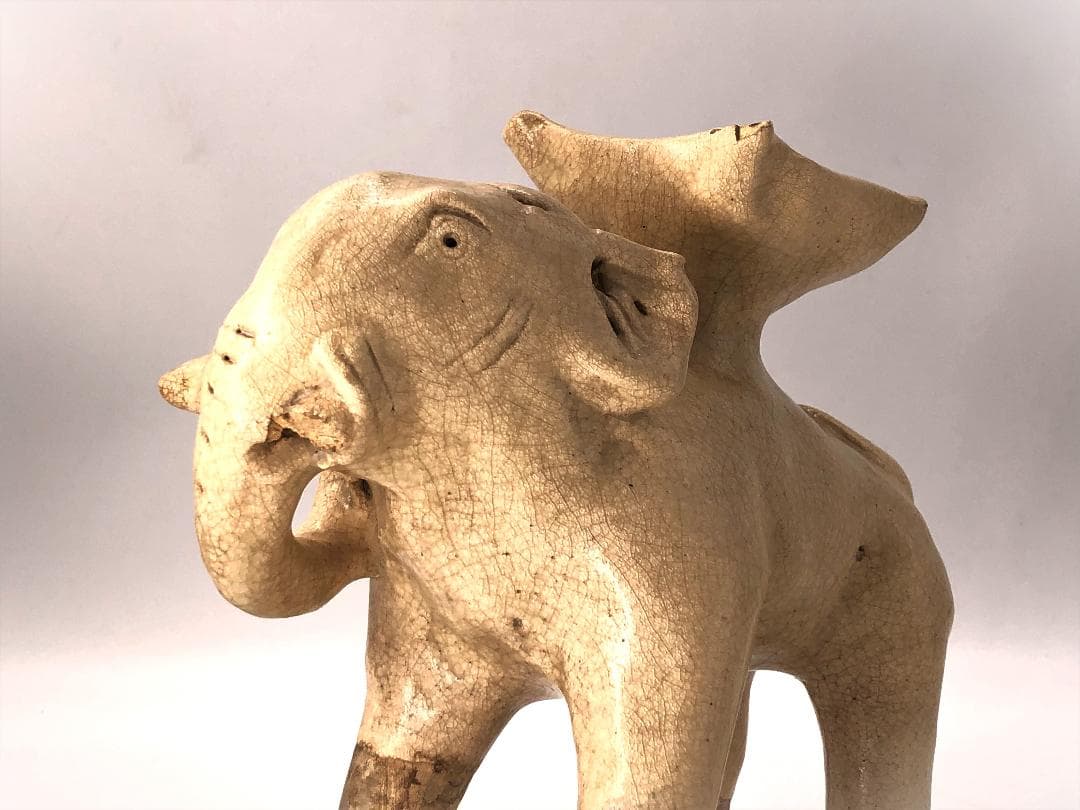 【 南洋陶磁 】　白釉象　宋胡禄/サンカローク　渡来品骨董　　L0317F