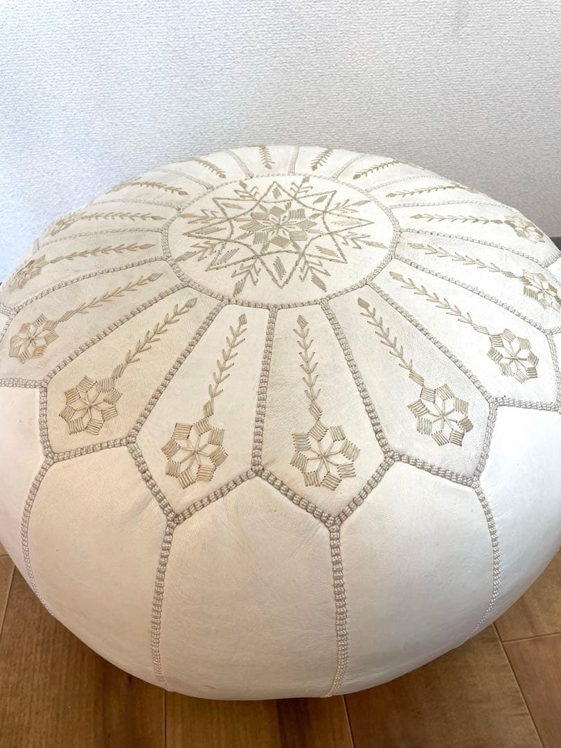 ディアモロッコ 山羊皮オットマン プフ 白 中綿付き