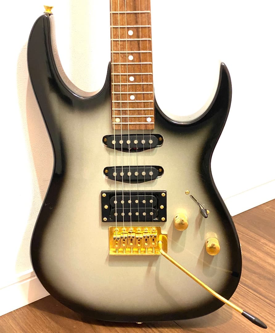 貴重なゴールドパーツ！Photogenic ストラトタイプ エレキギター