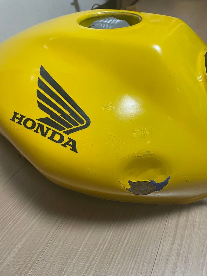 ホーネット250 イエロー タンク 凹み傷あり