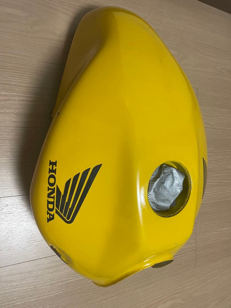ホーネット250 イエロー タンク 凹み傷あり