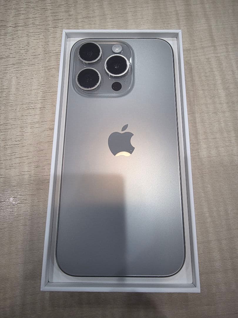 【極美品】iPhone 15 Pro 256GB ナチュラルチタニウム