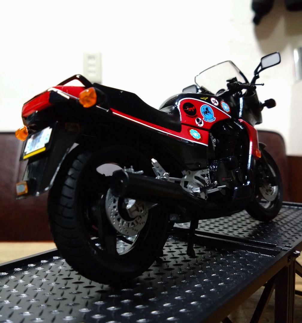 カワサキ　GPZ900R ニンジャ　1/12 　トップガンバージョン　完成品
