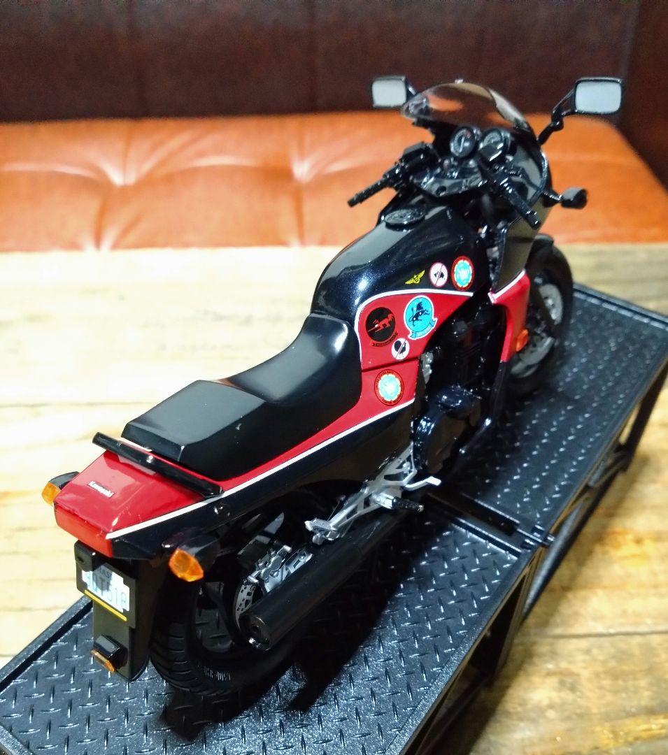 カワサキ　GPZ900R ニンジャ　1/12 　トップガンバージョン　完成品