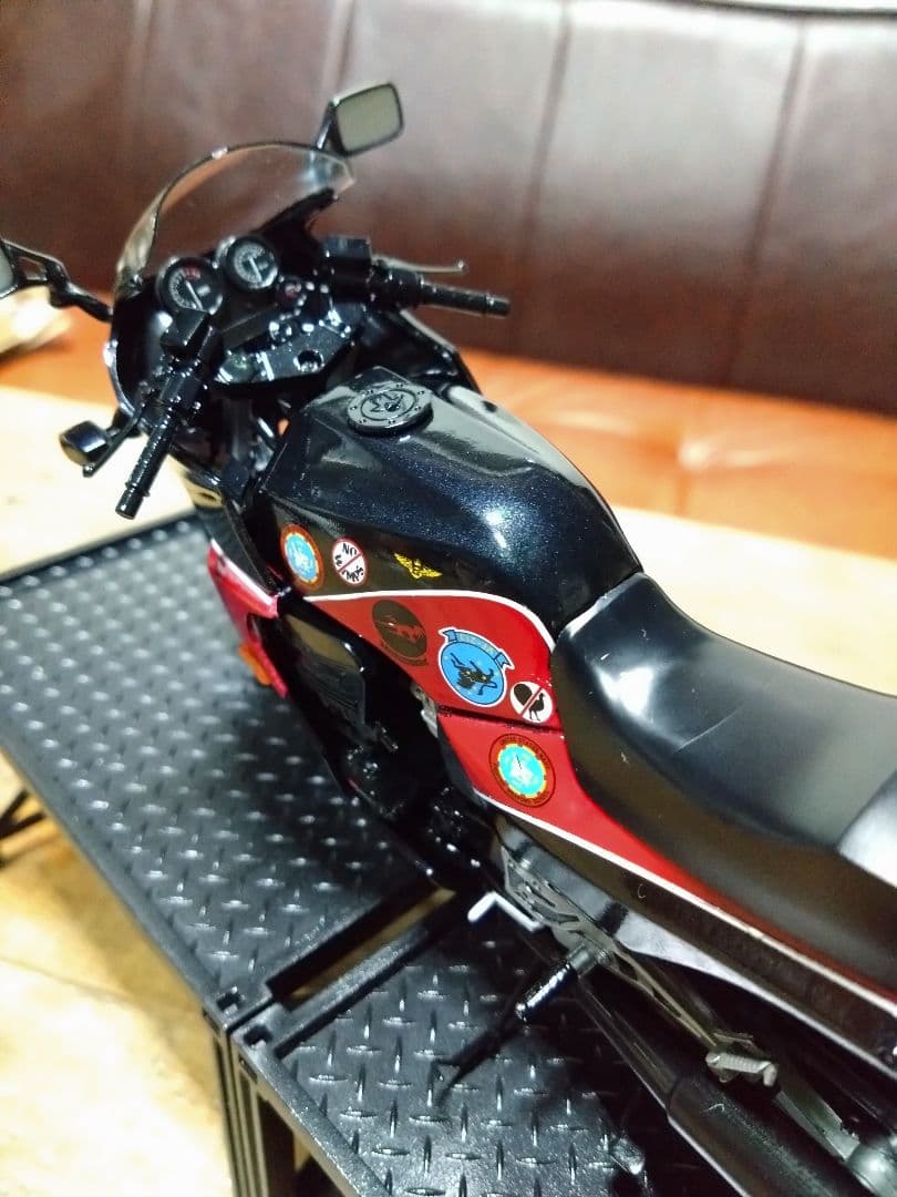 カワサキ　GPZ900R ニンジャ　1/12 　トップガンバージョン　完成品