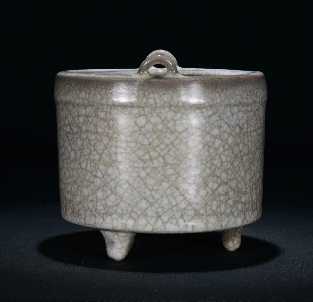 旧蔵　宋代 哥窑 青白釉 双耳三足炉 貫入美香炉・文房具置物