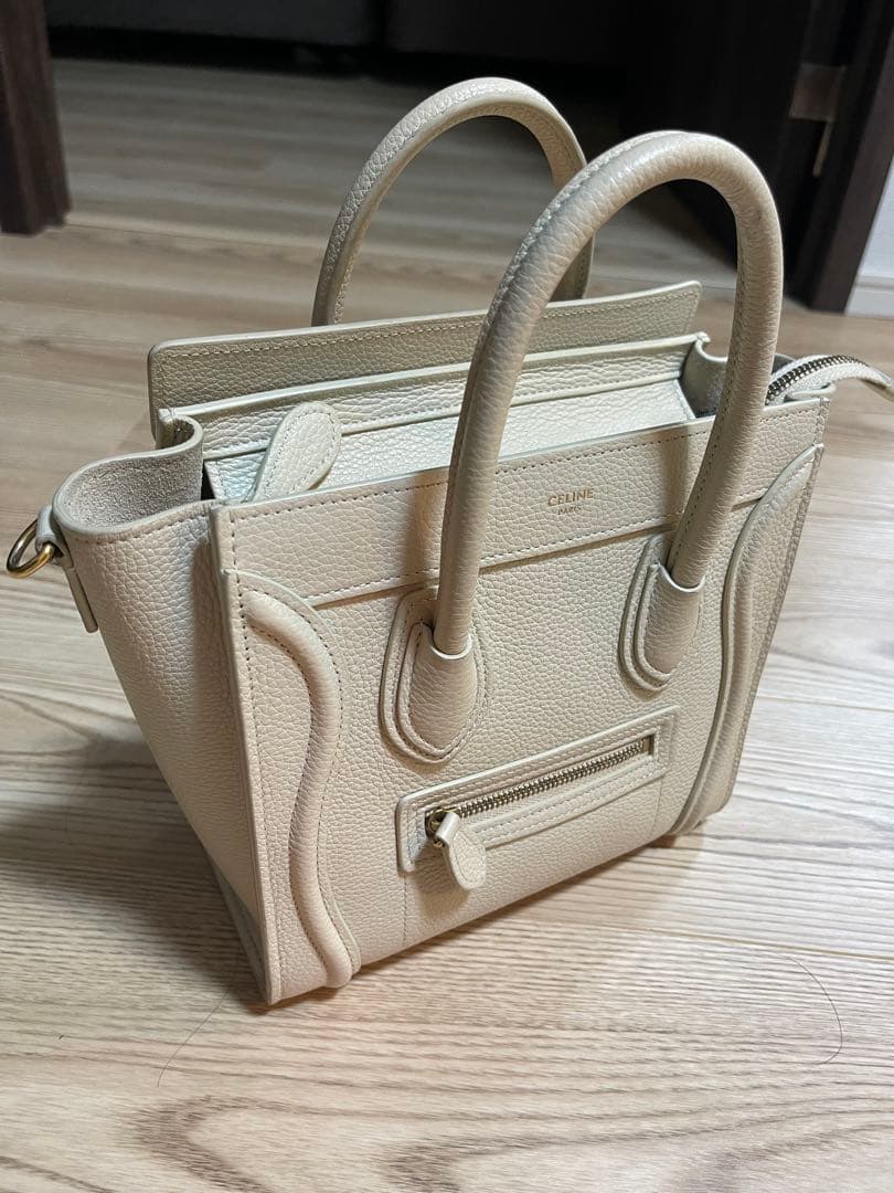 美品！！　CELINE ホワイト ラゲージナノ 189243DRU セリーヌ