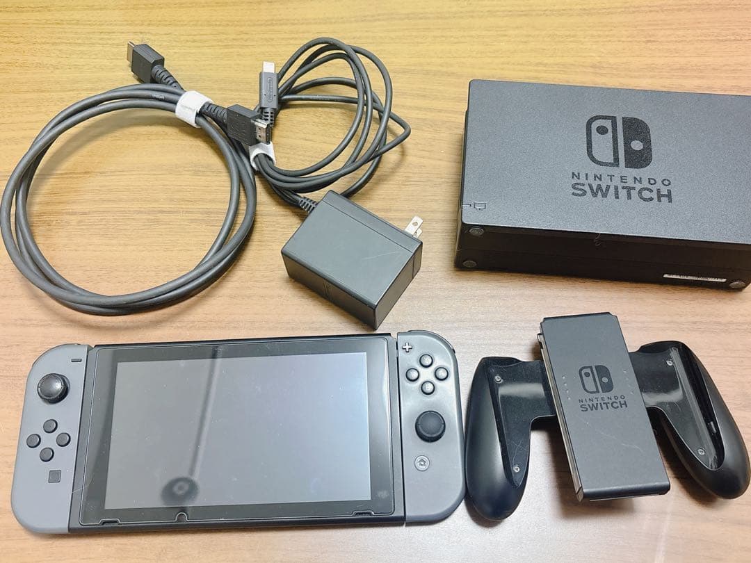 Nintendo Switch 本体 + 付属品 + ケース
