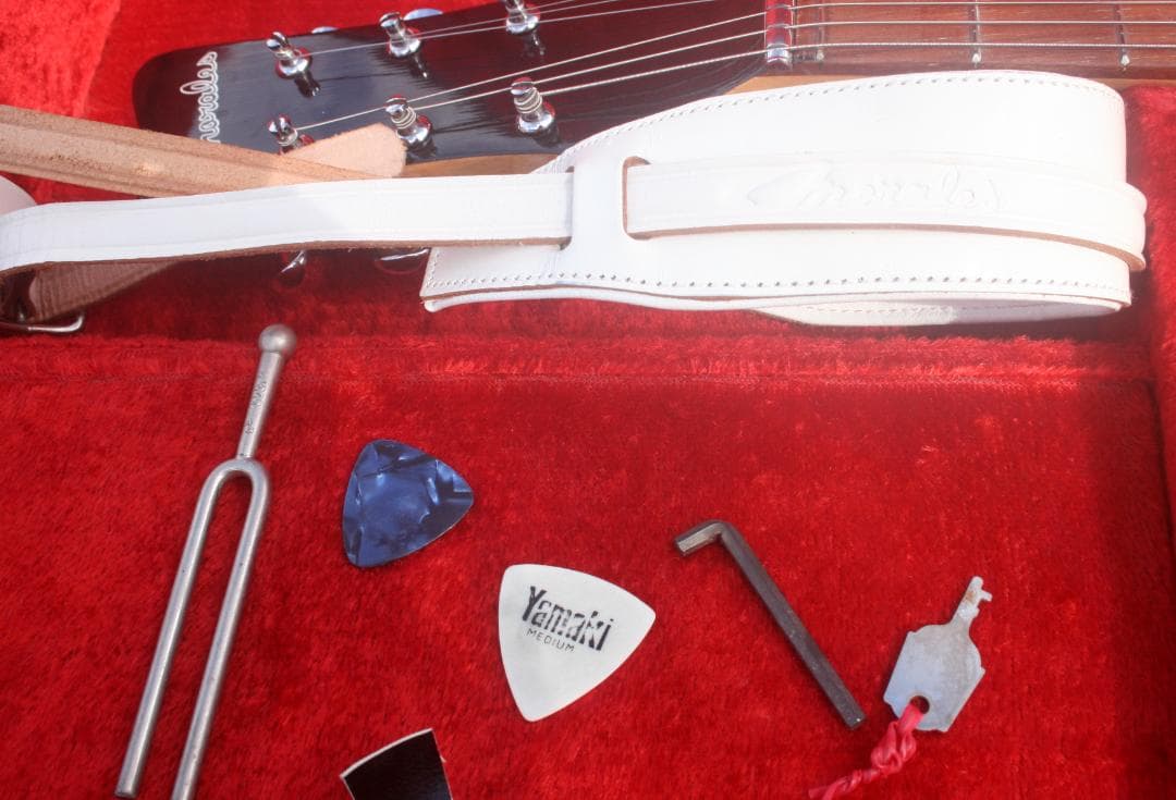 全音Morales ZES-300 “Ventures” 60年代＋ハードケース