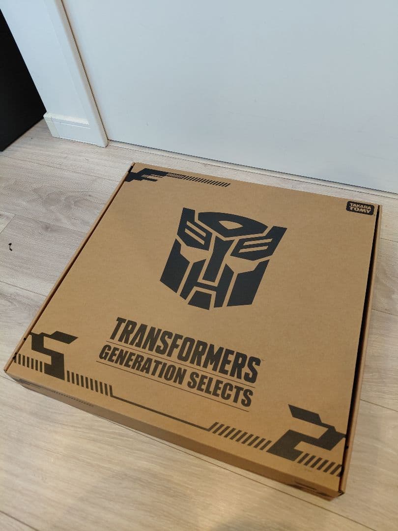 トランスフォーマータカラトミーモール限定　ジェネレーションセレクト　ボルカニカス