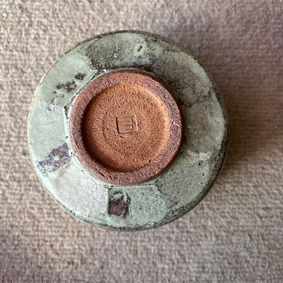 ストライプ模様の茶碗 赤黒