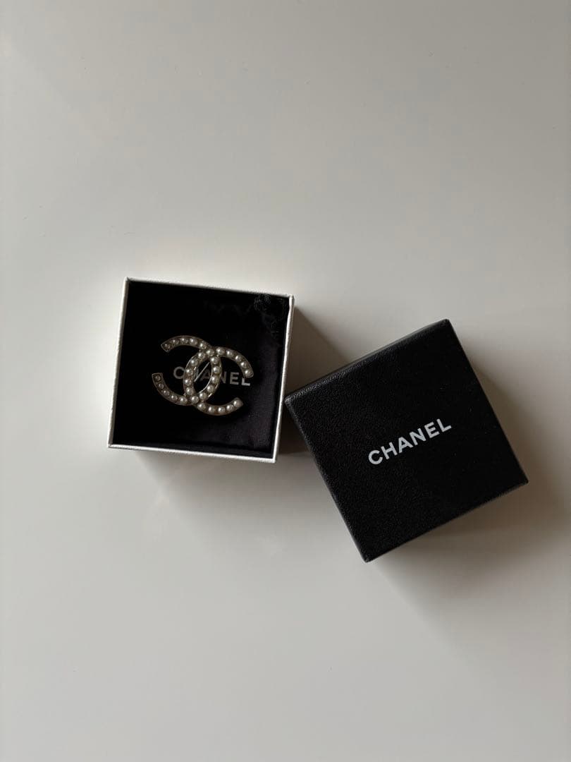 CHANEL CCロゴ ヴィンテージ ブローチ パール風 装飾付き