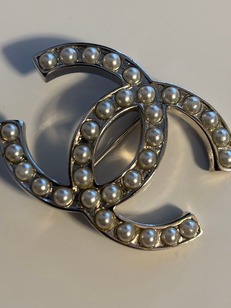 CHANEL CCロゴ ヴィンテージ ブローチ パール風 装飾付き