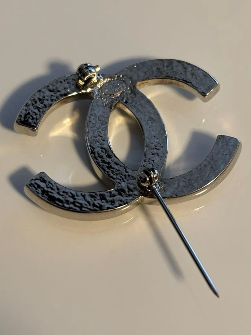 CHANEL CCロゴ ヴィンテージ ブローチ パール風 装飾付き