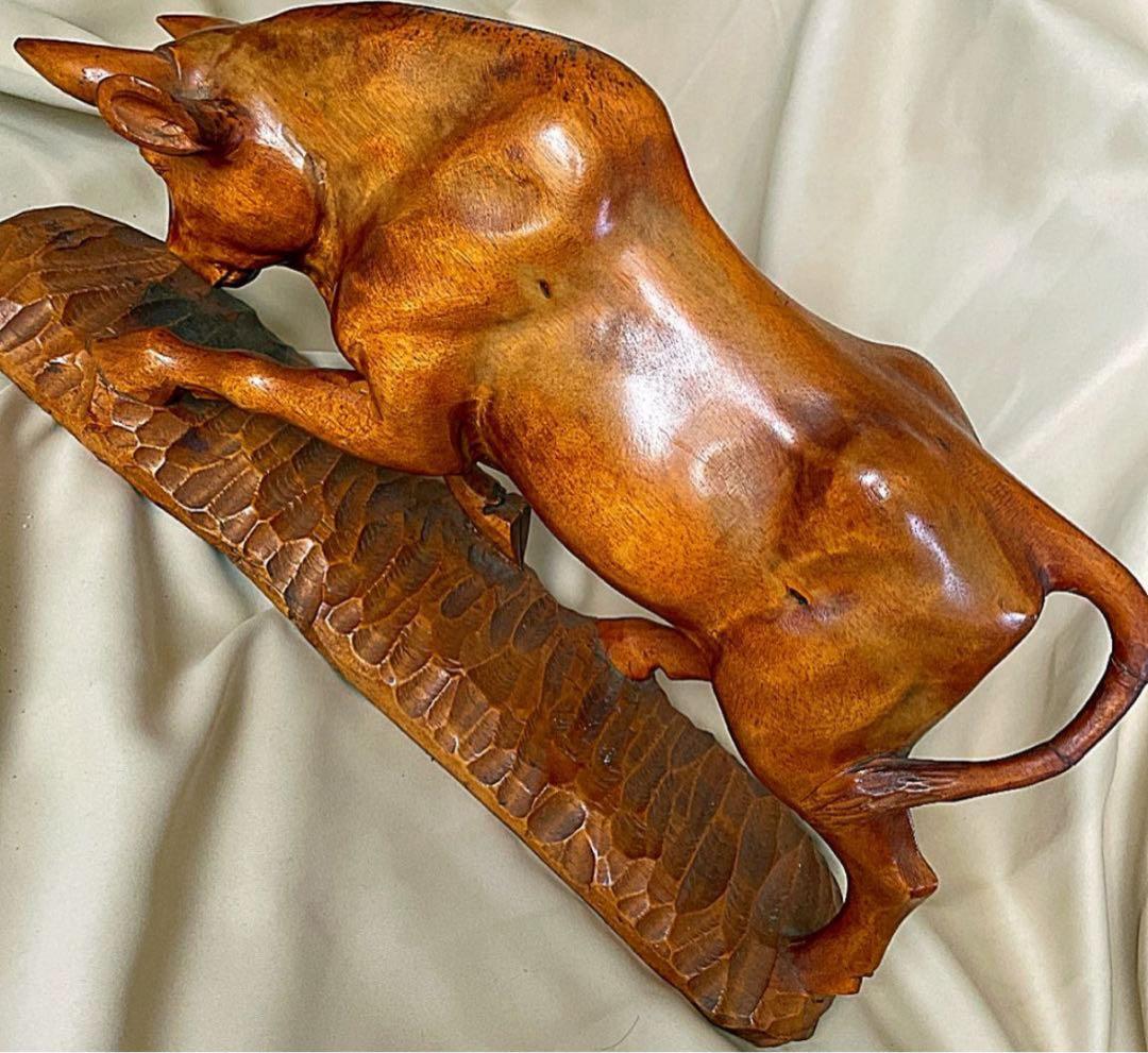 【縁起物】一本 木彫り 牛 重厚感 置物 風水 オブジェ