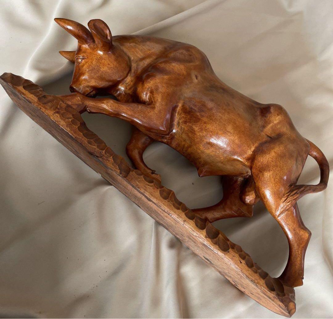 【縁起物】一本 木彫り 牛 重厚感 置物 風水 オブジェ