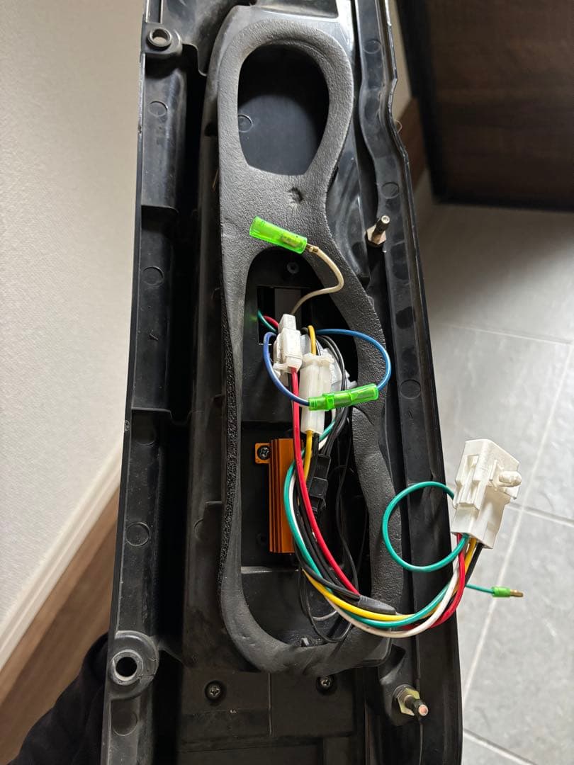 ハイエース　スモークテールランプ　シーケンシャルウインカー　コーキング済み