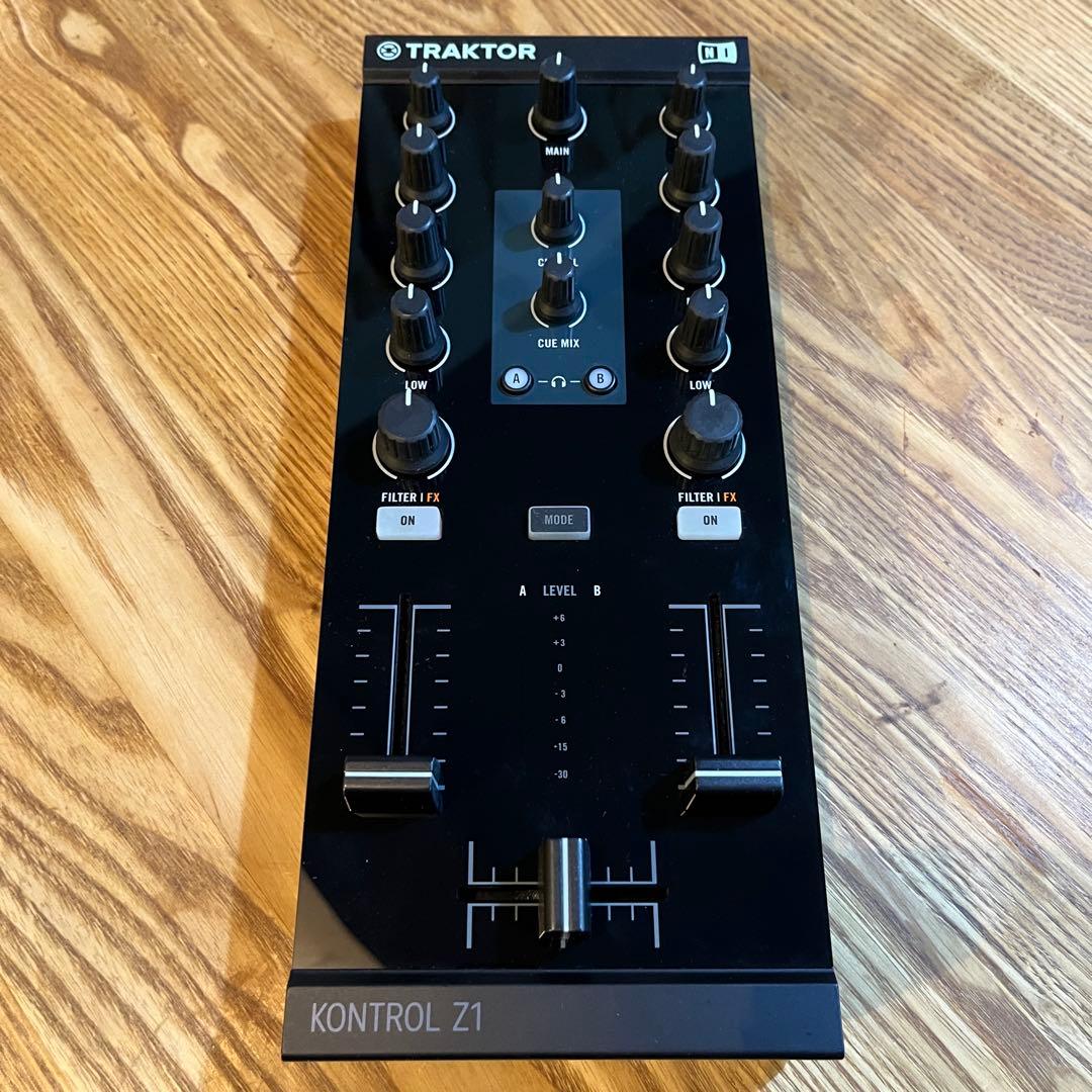 美品　TRAKTOR KONTROL Z1 専用ケース付