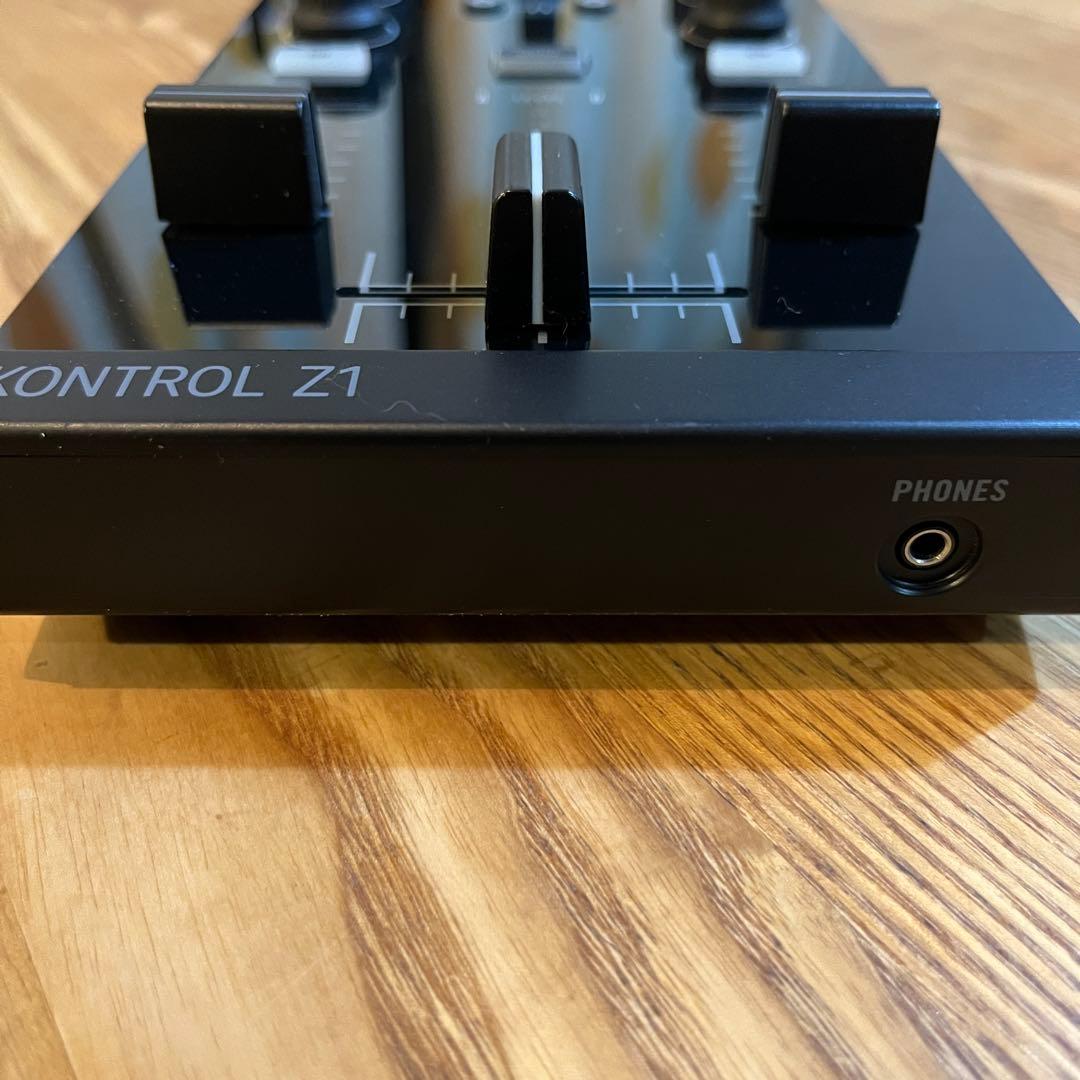 美品　TRAKTOR KONTROL Z1 専用ケース付