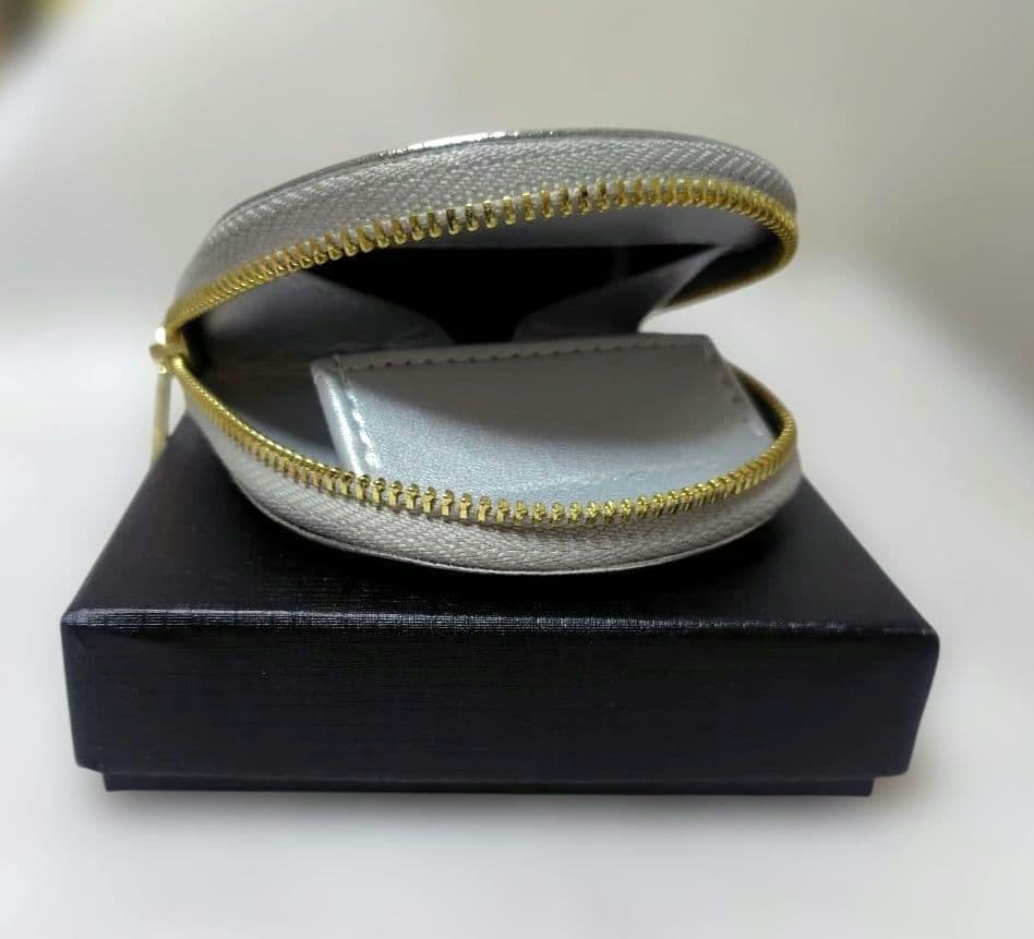 【皇居限定】☆入手困難 ☆上品なシルバーカラー馬蹄型ケース